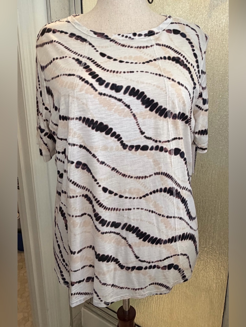 Westbound Cream Short-Sleeve Wave Tee with Black and Tan Accents 1X NWT